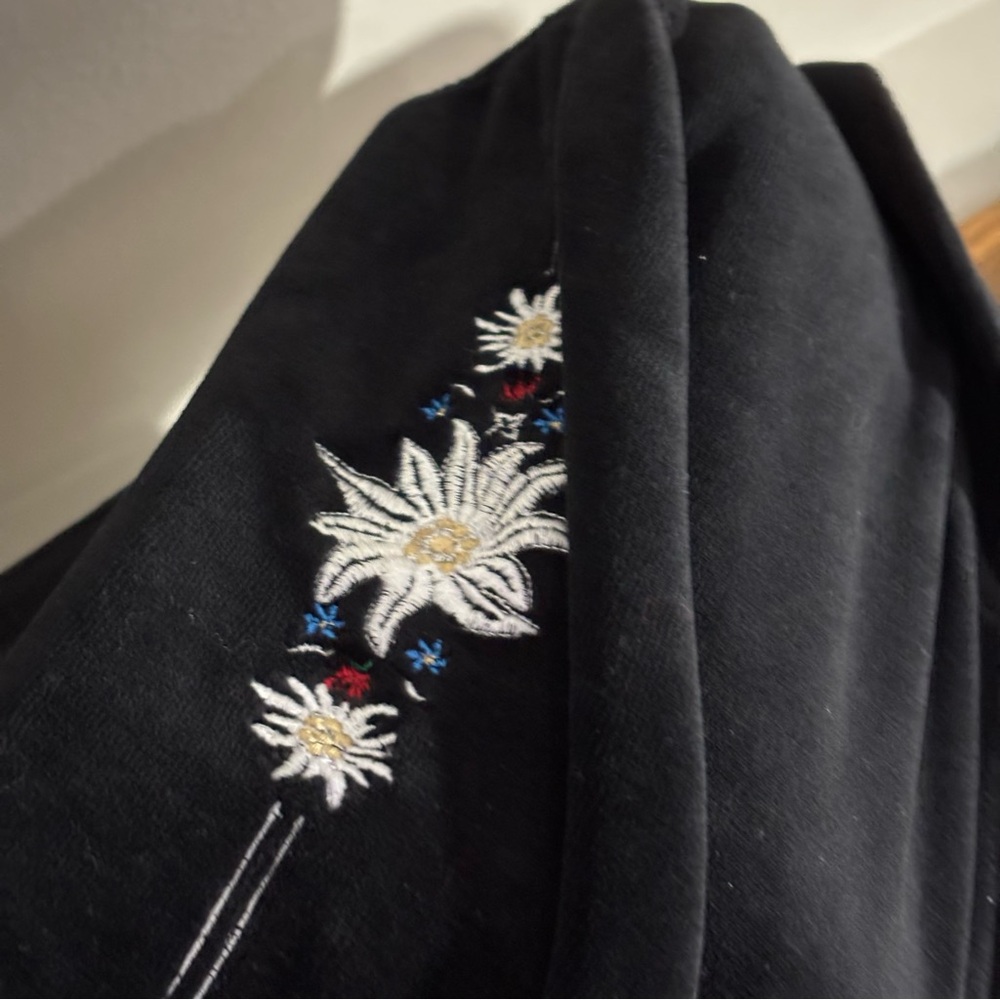 Y2K Vintage Embroidered Velvet Floral Track Sweater Top Size Medium Style & Co. - Picture 6 of 14